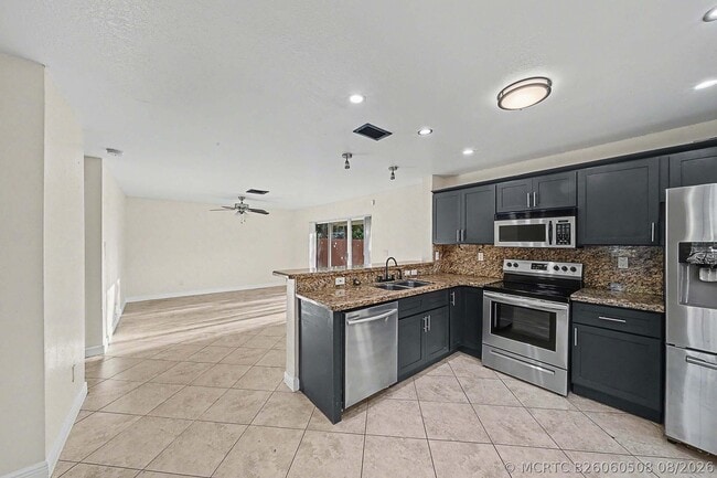 Building Photo - 5789 Woodland Point Dr