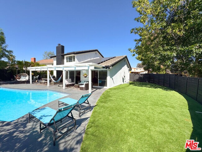 Primary Photo - 4327 Cezanne Ave