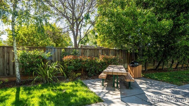 Building Photo - 4 Muller Pl