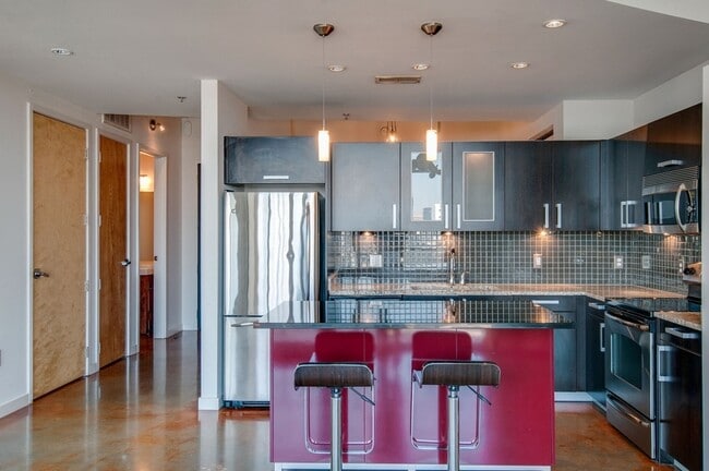 Building Photo - 600 12th Ave S