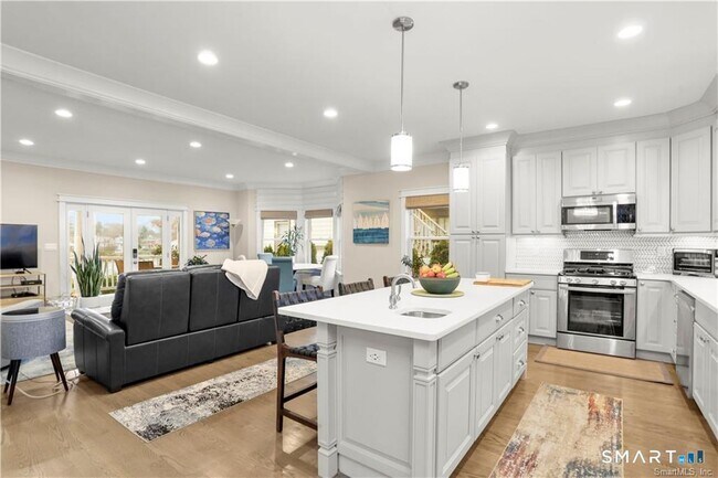 Building Photo - 69 Weed Ave