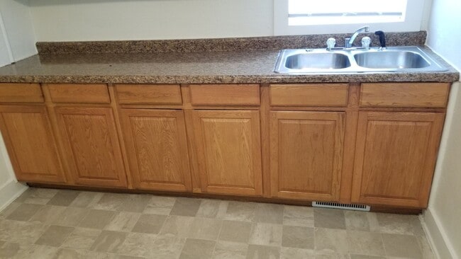 Building Photo - 826 W Elsie St