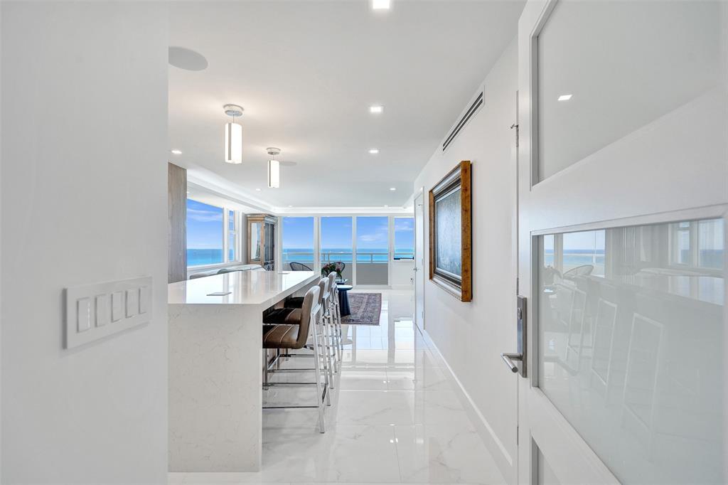 Building Photo - 545 S Fort Lauderdale Beach Blvd