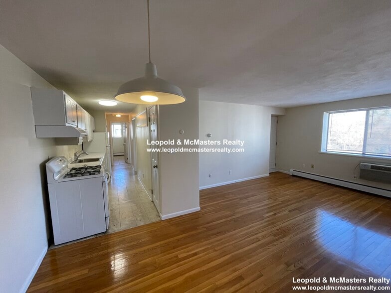 Building Photo - 81 Litchfield St