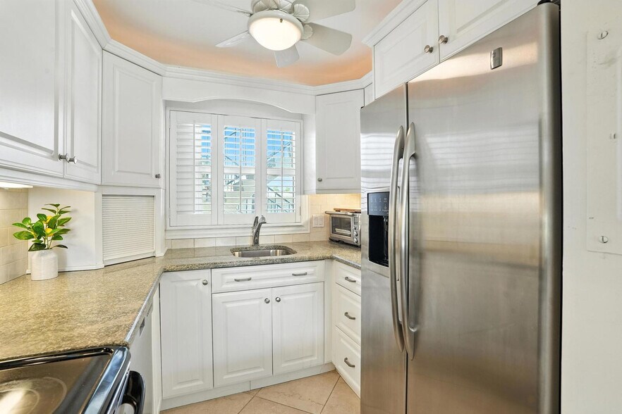 Building Photo - 636 Broad Ave S