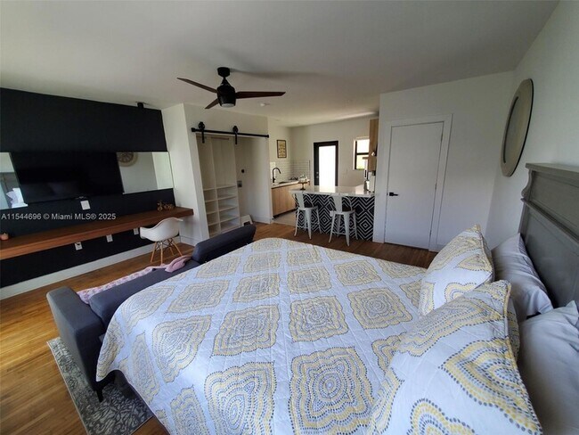 Building Photo - 740 SW 9th St