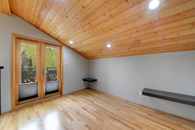 Building Photo - 3334 Linda Vista Ave SE