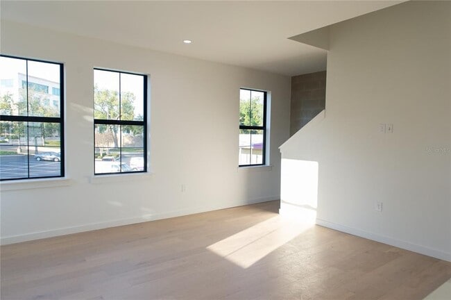 Building Photo - 1218 E Kay St