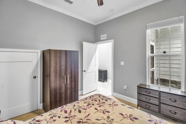 Building Photo - 7280 Jacobs Trail