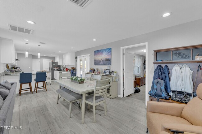 Building Photo - 9913 Album Ave