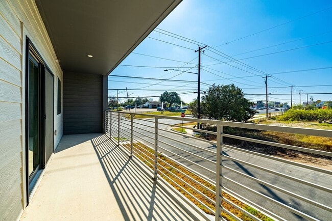 Building Photo - 100 Mockingbird Ln W