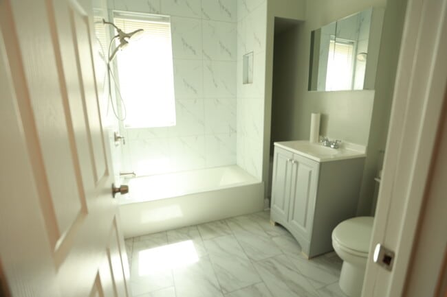 Building Photo - 637 W 59th St