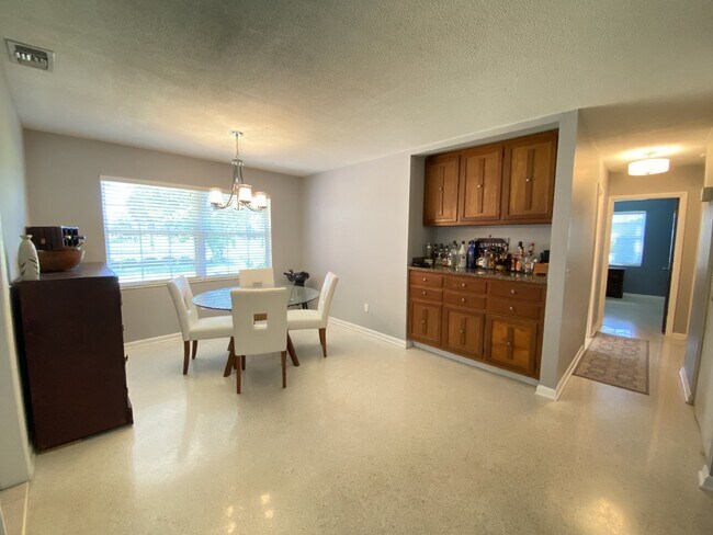 Building Photo - 2668 Bernice Ct