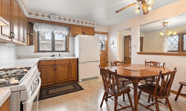 Building Photo - 275 Tahoe Dr