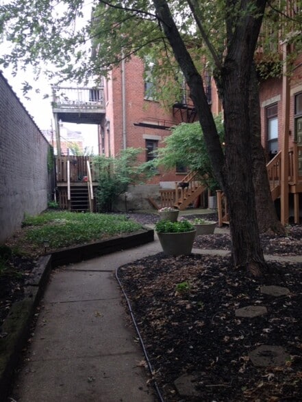 Building Photo - 3251 Jefferson Ave