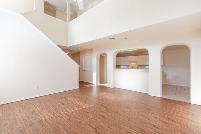 Building Photo - 4 bedroom Two Story Home in Plum Creek