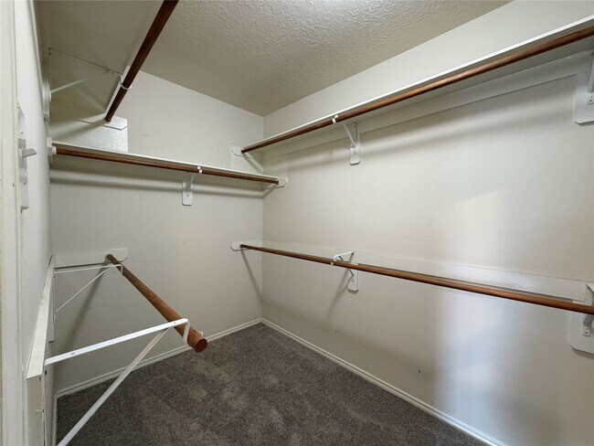 Building Photo - 9510 Barr Spring Dr