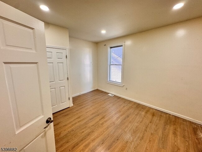 Building Photo - 218 Murray St