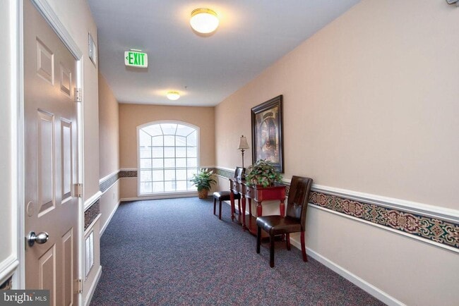 Building Photo - 712 Kings Path