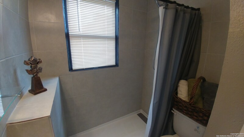 Building Photo - 209 E Rosewood Ave