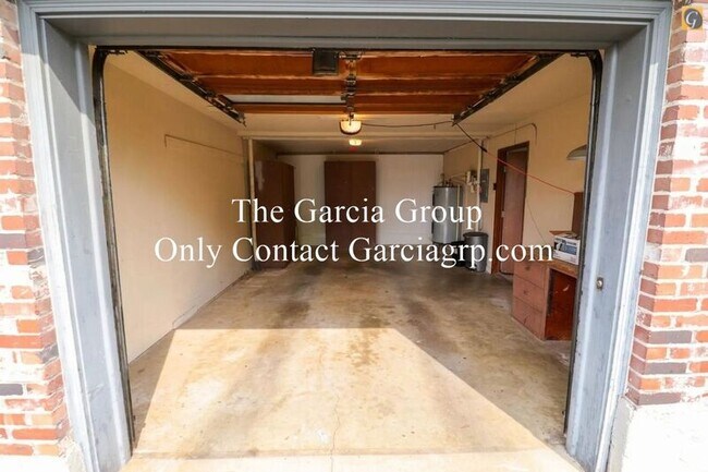 Building Photo - 15205 SW 119th Ave