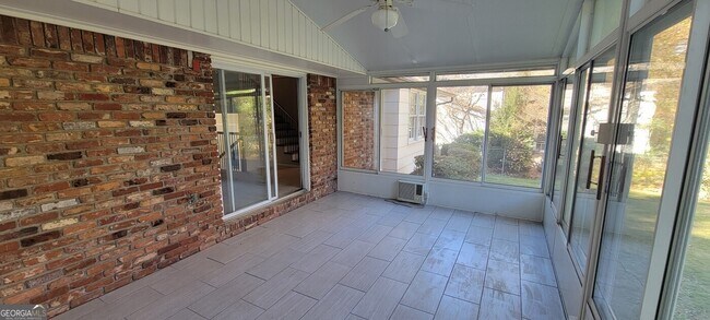 Building Photo - 1544 Bishop Hollow Run