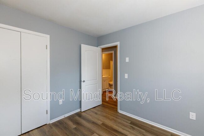 Building Photo - 2624 Sanderford Rd
