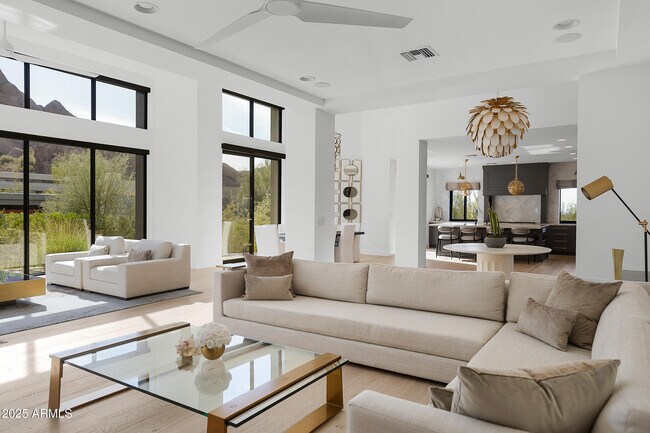 Building Photo - 5841 N Echo Canyon Cir