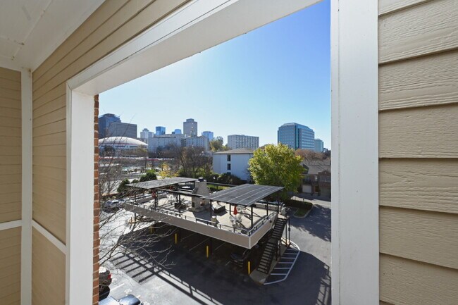 Building Photo - Spacious Germantown Gem!