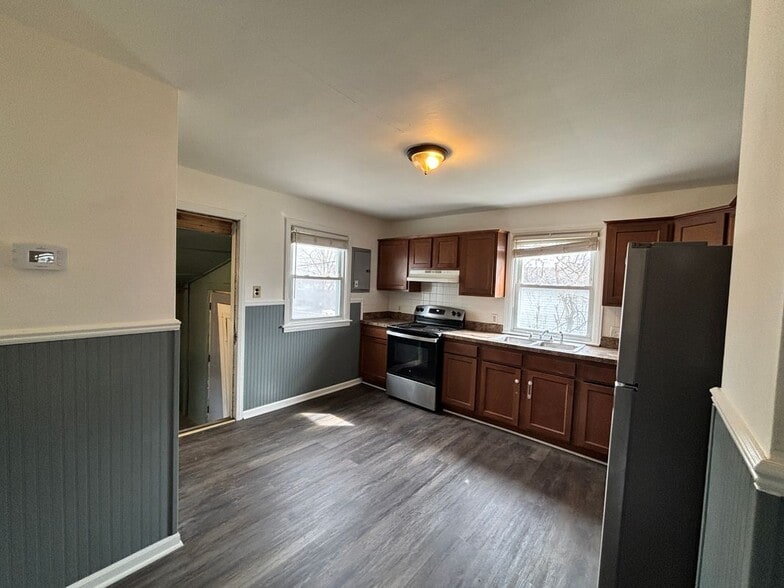 Building Photo - 13425 Georgiana Ave