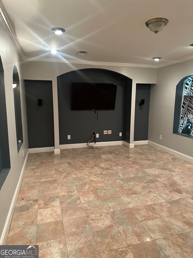 Building Photo - 711 Pine Grove Cir