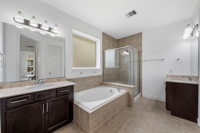 Building Photo - 2206 Hidden Meadow Ln