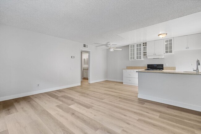Building Photo - 1 Bedroom 1 Bath Apartment Close to South ...