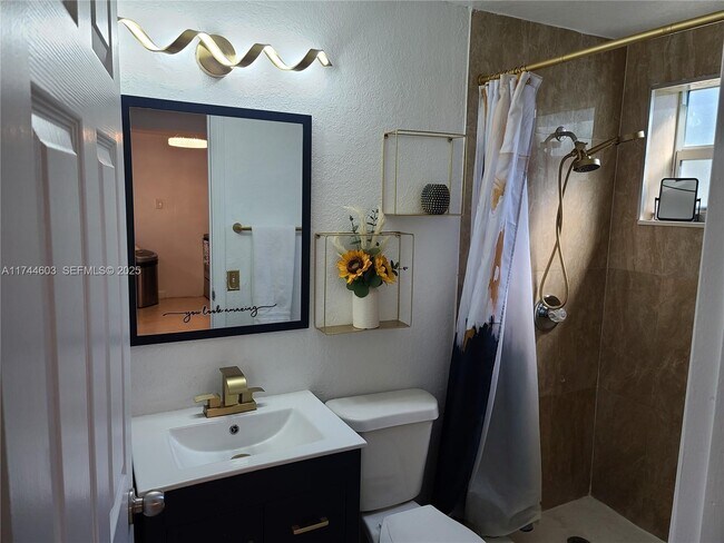 Building Photo - 2242 Liberty St