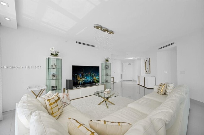 Building Photo - 16485 Collins Ave