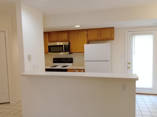 Building Photo - 702 Upland Creek Rd