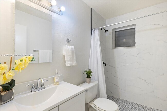 Building Photo - 6530 Lake Patricia Dr
