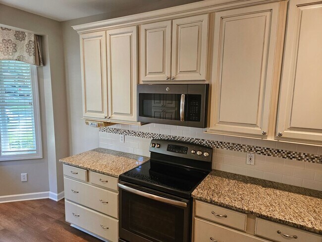 Building Photo - Fantastic 3br 2.5ba End Unit Townhome in North Raleigh! 1 Car Garage!