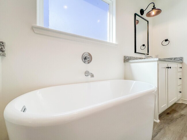 Building Photo - 5917 Harvard St