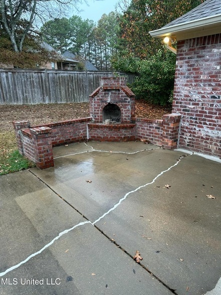 Building Photo - 121 Hallmark Pl