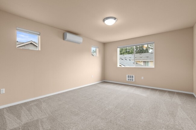 Building Photo - 4Bd/3.5Ba Mountlake Terrace Townhouse
