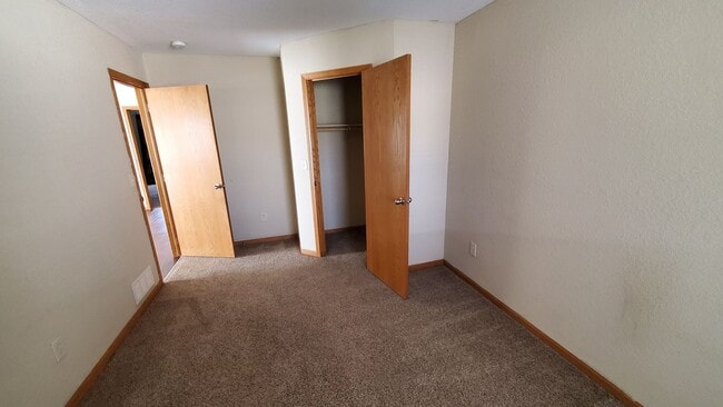 Building Photo - 1622 Clover Dr