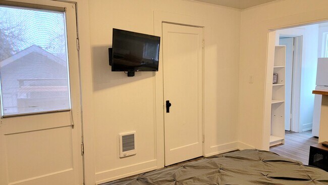 Building Photo - 044SCobert5503