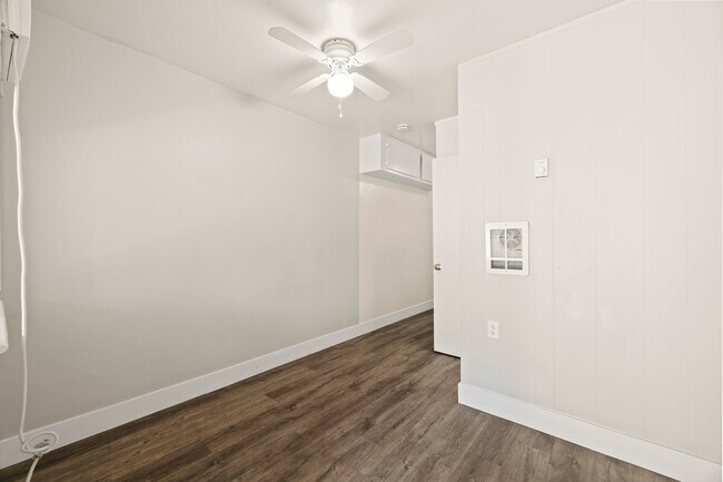 Building Photo - 946 Cherry St