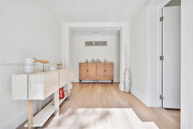 Building Photo - 10801 Peachtree Dr