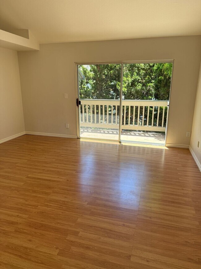Building Photo - SPACIOUS 1 BEDROOM, 1.5 BATHROOM TOWNHOME IN SAN JOSE. MUST SEE!!!