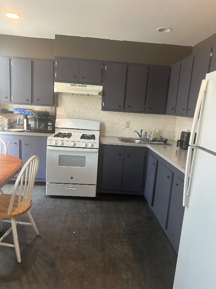 Building Photo - 21 Linden St