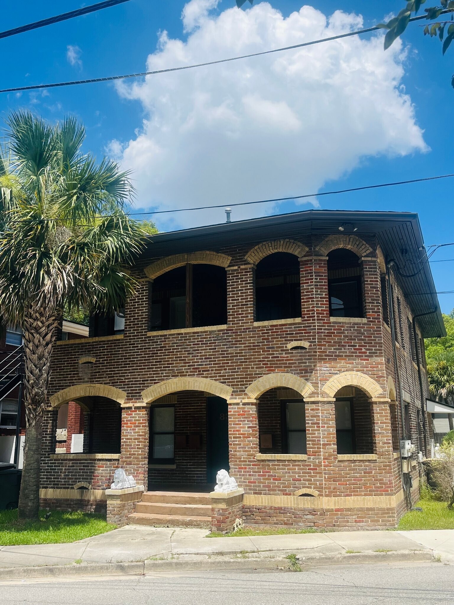 Building Photo - 831 King St