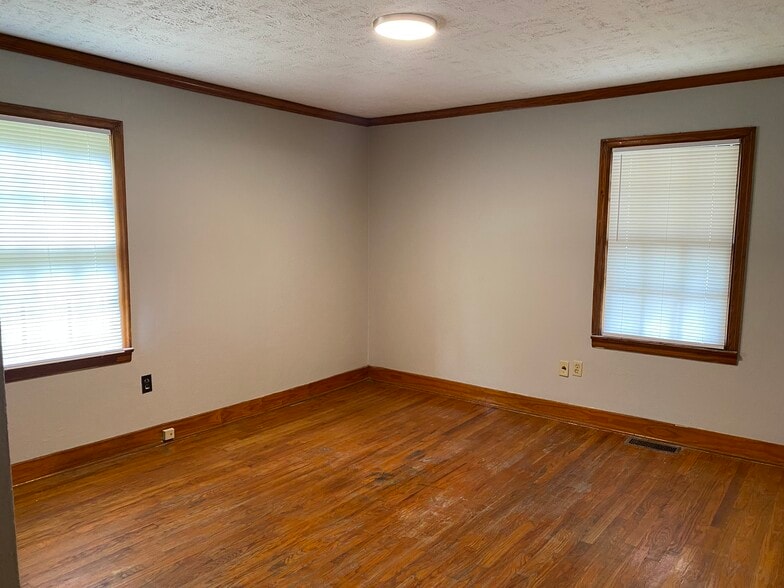 Building Photo - 91 Edenwood Dr