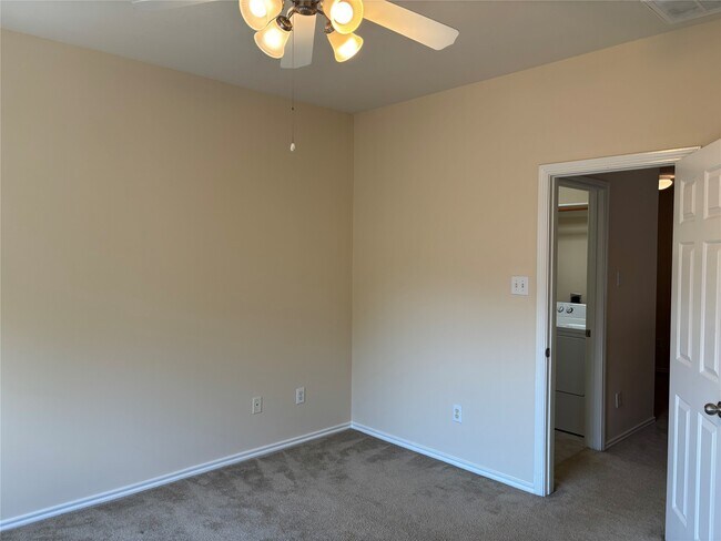 Building Photo - 25306 Calderstone Ct